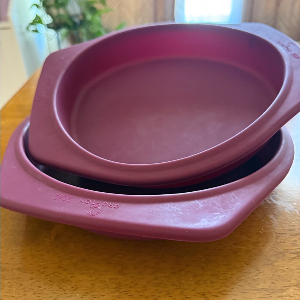 Crofton 2020 Burgundy Round Baking Pan Set